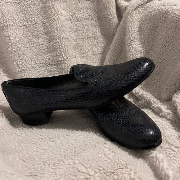 STUART WEITZMAN - Picture 2 of 14